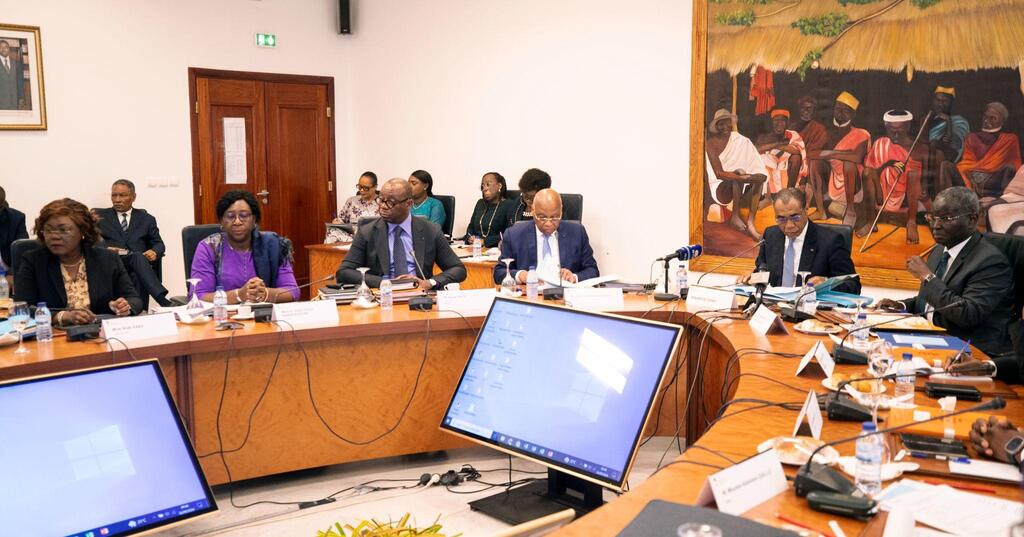 Session ordinaire du Conseil des Ministres de l'UEMOA à l'Agence principale de la BCEAO à Bissau (Guinée Bissau), présidée par Monsieur Adama COULIBALY, Ministre des Finances et du Budget de la République de Côte d'Ivoire et Président du Conseil des Ministres de l'UEMOA.