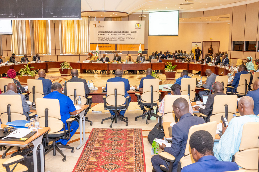 Réunion du Comité des Gouverneurs à Dakar, au Siège de la BCEAO, dans le cadre des Réunions statutaires mi-annuelles de l'Agence Monétaire de l'Afrique de l'Ouest (AMAO) pour l'année 2024.