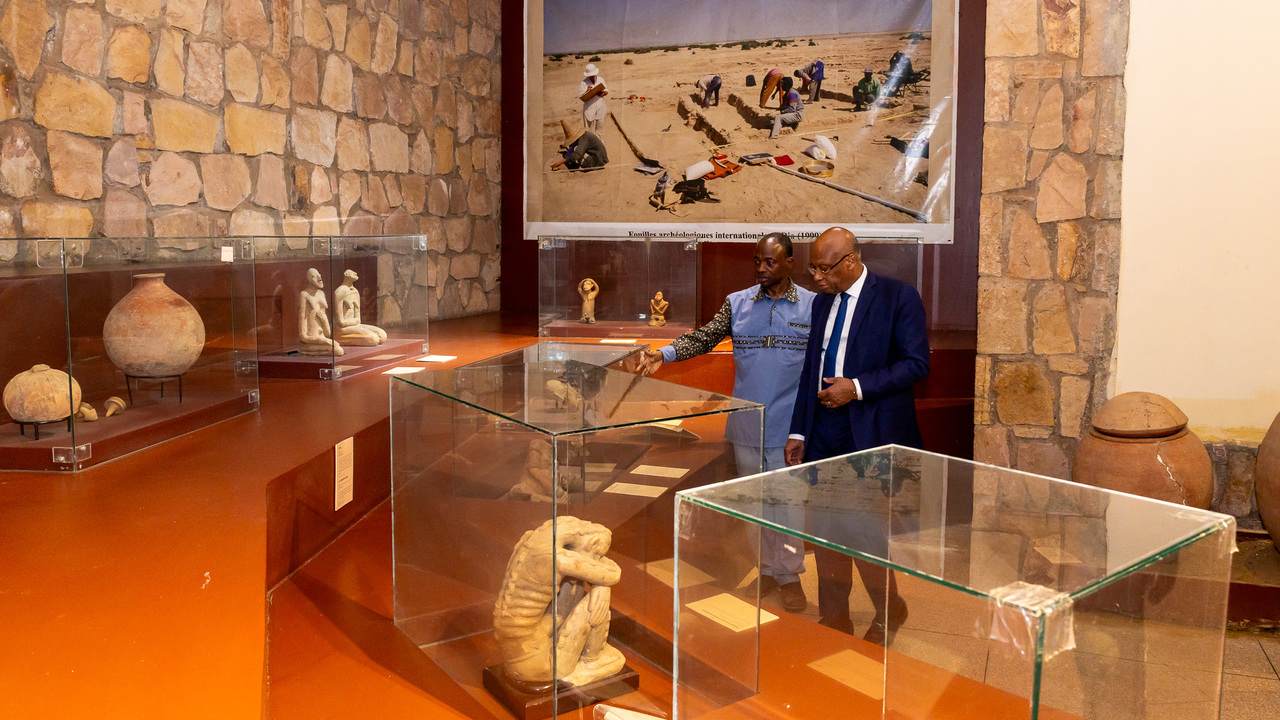 Le Gouverneur Jean-Claude Kassi BROU en visite au Musée national du Mali