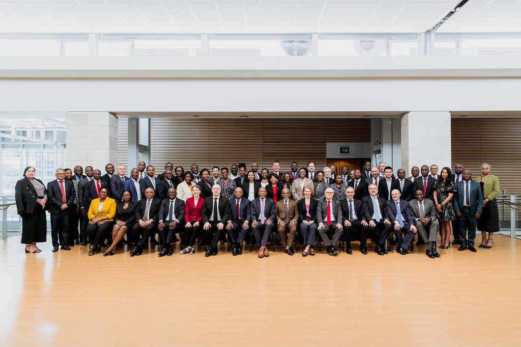 Photo de famille des participants à la 20ᵉ réunion annuelle de haut niveau sur le renforcement de la supervision bancaire en Afrique