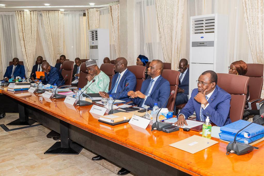 Session ordinaire du Conseil des Ministres de l'UEMOA à l'Agence principale de la BCEAO à Ouagadougou (Burkina Faso), présidée par Monsieur Adama COULIBALY, Ministre des Finances et du Budget de la République de Côte d'Ivoire et Président du Conseil des Ministres de l'UEMOA